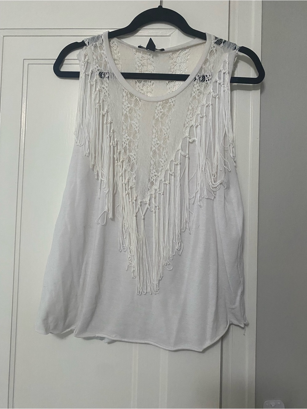 Forever 21 White Lace Fringe Sleeveless Tank